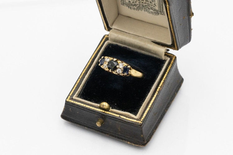 Bague Bague ancienne avec saphirs et diamants en or jaune 18k 58 Facettes 11559