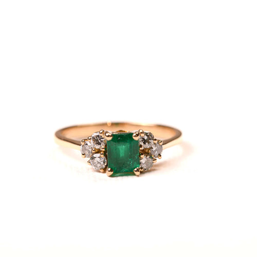 Emerald and diamond ring in yellow gold 