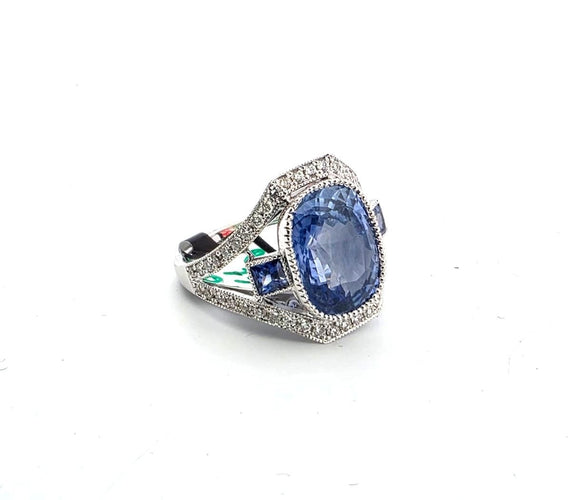 Bague 52 Bague princière en or blanc 18 carats avec un saphir de Ceylan certifié au centre, des saphirs latéraux et des diamants 58 Facettes