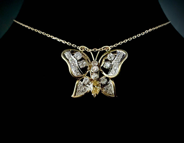 Pendentif Pendentif en forme de papillon en or bicolore 58 Facettes