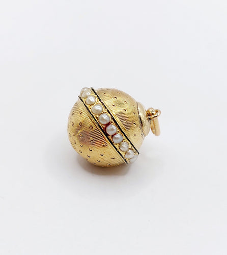 Pendentif Pendentif victorien or jaune sphère, perles et émail noir 58 Facettes A05589