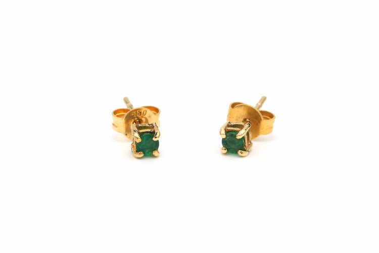 Contemporary earrings in 18-carat yellow gold set with emeralds 