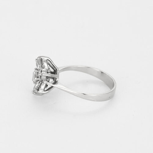 Bague 53,5 Bague fleur en or blanc et diamants 58 Facettes B250513