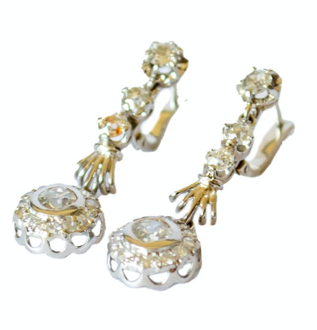 Boucles d'oreilles boucles d'oreilles en platine avec diamants 58 Facettes Q187B