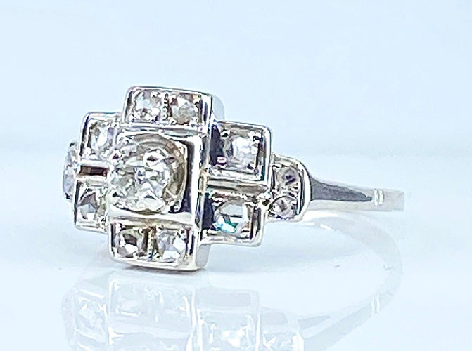 Bague 52 Bague or blanc et diamants, vers 1930 58 Facettes AB651
