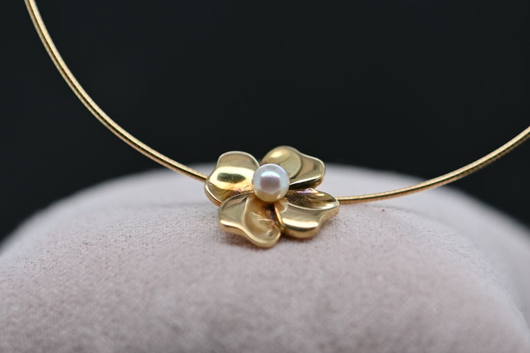 Collier Collier Omega en maille semi-rigide avec pendentif fleur et perle de culture 58 Facettes