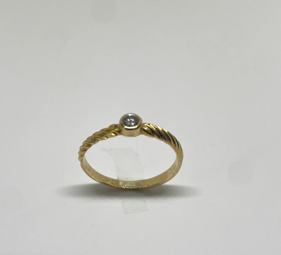 Bague 52 Bague or jaune torsadée sertie d’un diamant 0,1 carat 58 Facettes