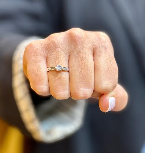 Bague 54 Solitaire en or blanc et diamants 58 Facettes