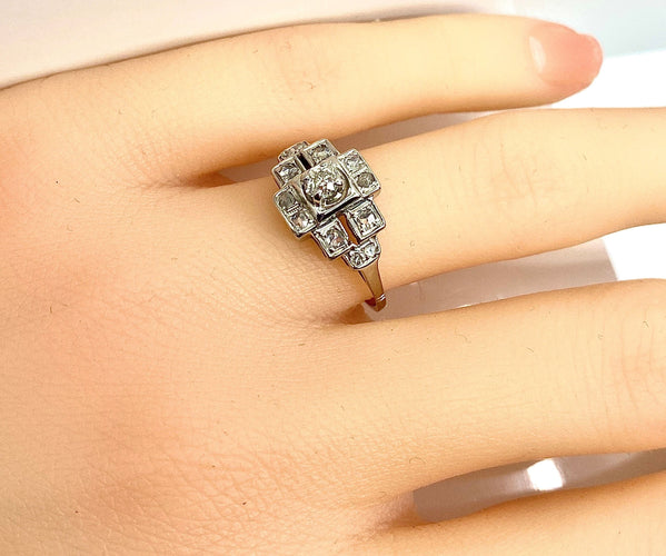 Bague 52 Bague or blanc et diamants, vers 1930 58 Facettes AB651