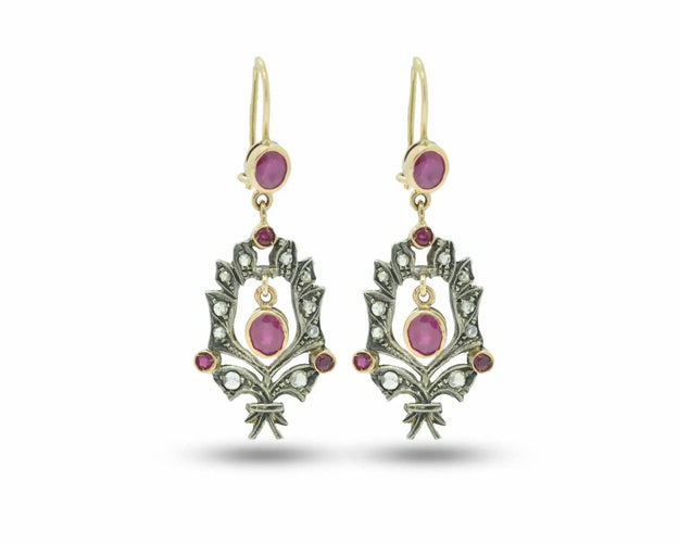 Boucles d'oreilles Boucles d'oreilles en or et argent serties de rubis et de diamants 58 Facettes 7307