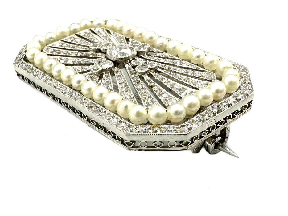Art-Deco-Brosche aus Platin, Diamanten und Perlen