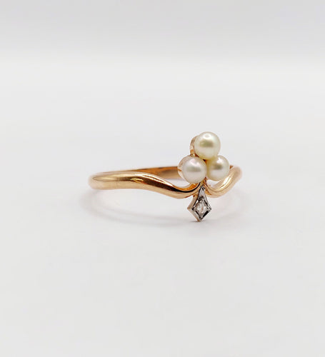 Антички прстен са детелином од ружичастог злата, бисерима и дијамантима