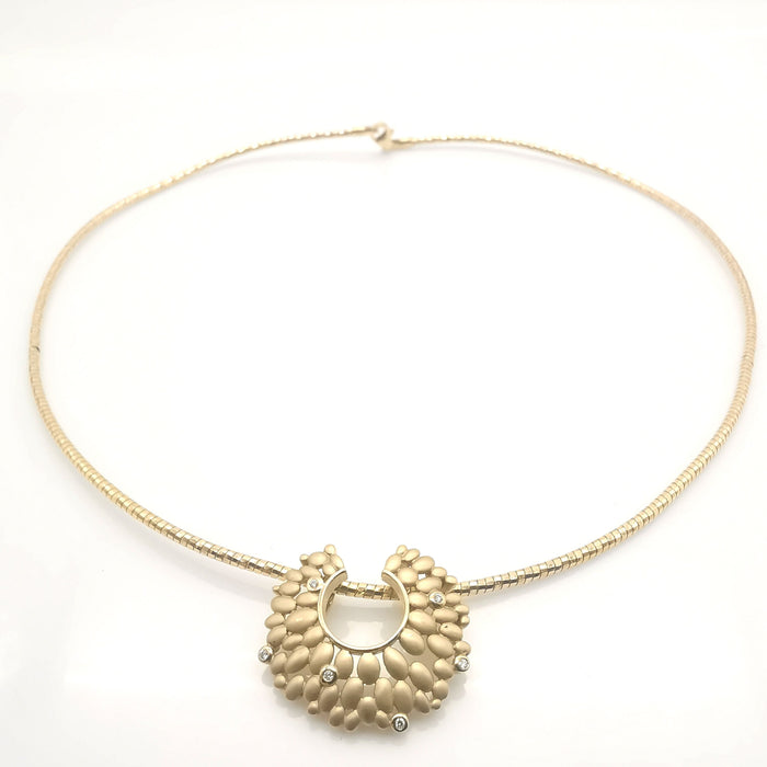 Collana in oro giallo con diamanti