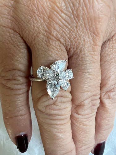 Bague Bague en or blanc 18 carats avec fleur solitaire en diamant 58 Facettes P756