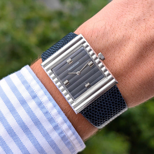 Montre Jaeger-LeCoultre Vogue 9120 42 Blue Dial Rectangular Waved Case Circa 1970 58 Facettes