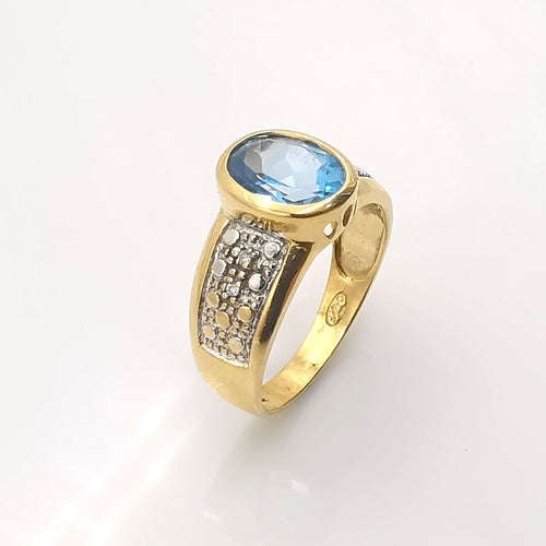 Bague 54 Bague or, topaze et diamants 58 Facettes