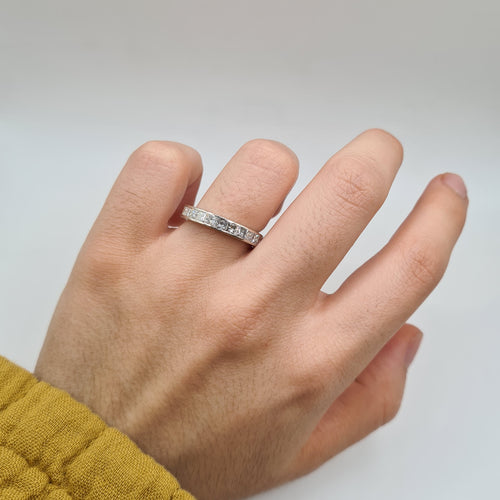 Bague 55 Alliance tour complet or blanc sertie de diamants princesses 58 Facettes