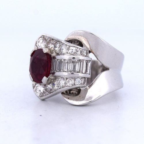 Bague 47 Bague cocktail vintage en or blanc 18 carats ornée d'un rubis ovale et de diamants 58 Facettes AN463