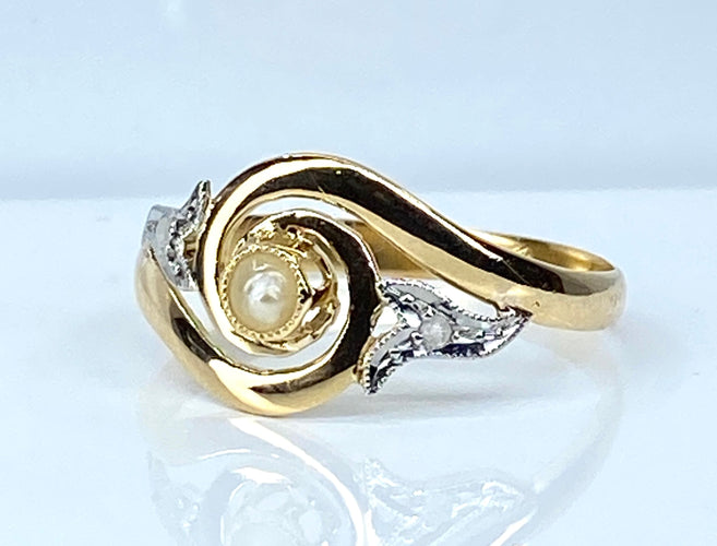 Bague 58 Bague en or jaune en perle et diamants sertis en or blanc 58 Facettes AB584