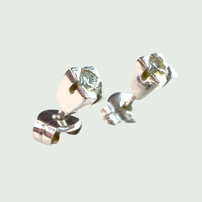 Boucles d'oreilles Boucles d'oreilles en or au design contemporain avec diamants 58 Facettes Q775A