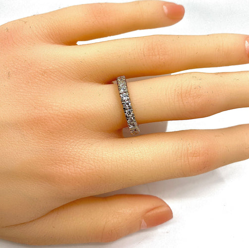 Bague 55 Alliance en or blanc ornée de 24 diamants 58 Facettes AB315