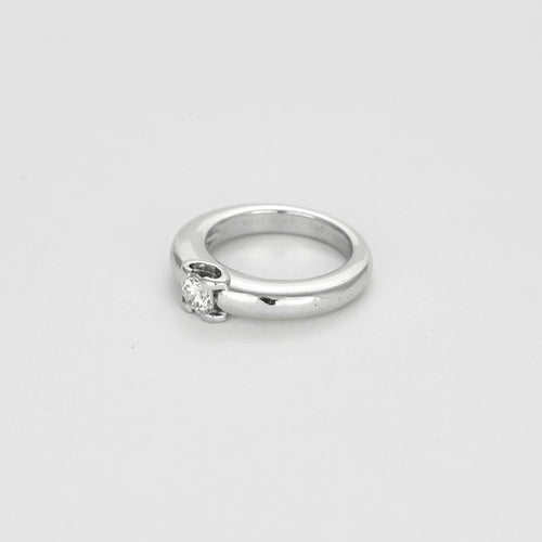 Bague 48 CARTIER - Bague solitaire en or blanc et diamant 58 Facettes LP1090