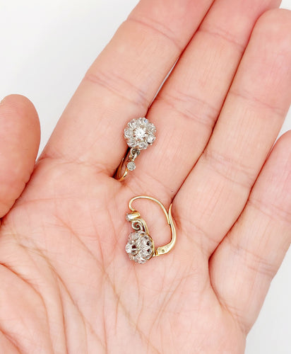 Boucles d'oreilles Dormeuses marguerite antique or 18k, platine, diamant rond et diamants taille roses (circa 1900) 58 Facettes A06360