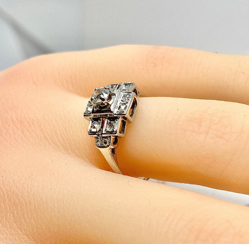 Bague 52 Bague or blanc et diamants, vers 1930 58 Facettes AB651