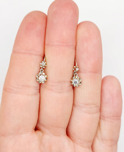 Boucles d'oreilles Dormeuses Art Déco or blanc, diamants taille brillants 58 Facettes A05861