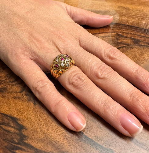 Bague 54 Bague or diamants et rubis 58 Facettes