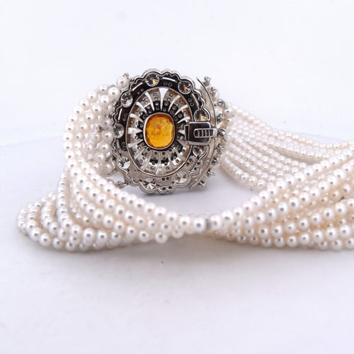 Collana di perle con medaglione en or blanc 18 kt, perles, zaffiro, diamanti 58 Facettes CL110