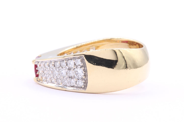 Bague 54 Bague Années 70 en or jaune sertie de rubis et de diamants 58 Facettes 21520