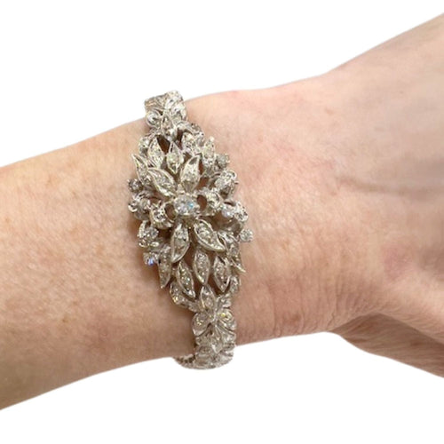 Bracelet Bracelet en or de l'époque rétro contemporaine avec diamants 58 Facettes Q299B