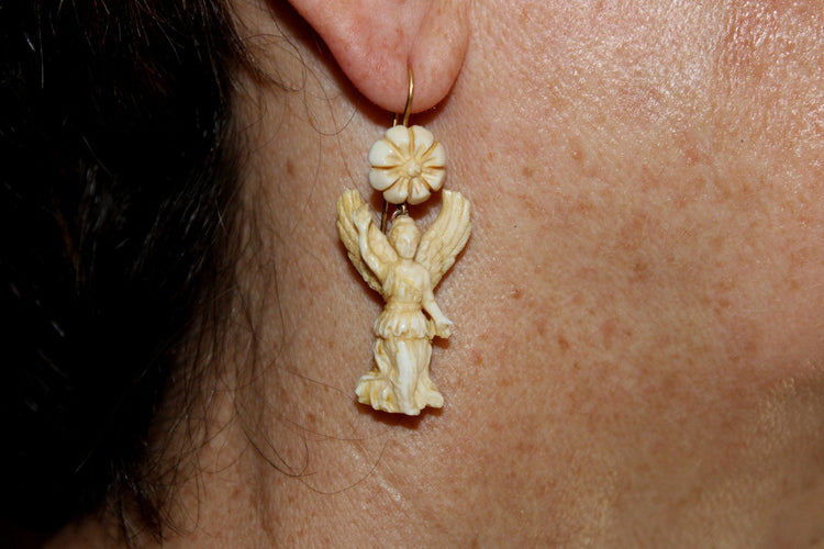 Boucles d'oreilles Boucles d'oreilles antiques en or sculptées en ivoire 58 Facettes 7482