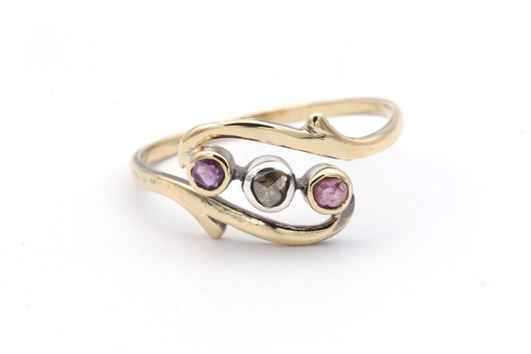 Bague 53 Bague Art Nouveau en or jaune sertie de rubis et d'un diamant 58 Facettes 19531