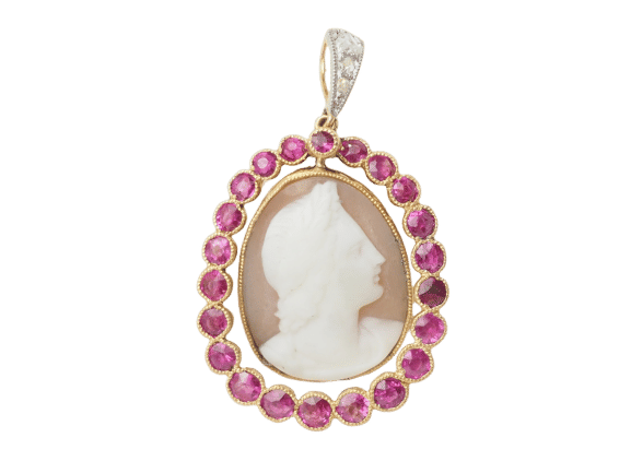 Pendentif Pendentif camée en or jaune rubis et diamants 58 Facettes 33312