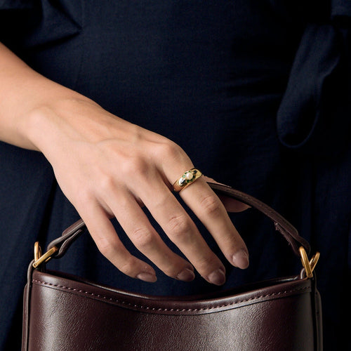 Yellow gold ring, emeralds, sapphire and pearl 