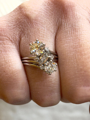 Old ring in platinum and diamonds