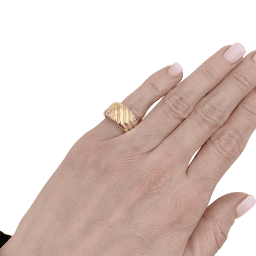 47 Bague godrons en or jaune et diamants. 58 Facettes 34440