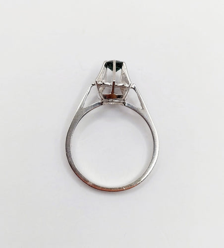 Bague 52 Bague solitaire art déco or blanc, saphir naturel, chaton pyramidal 58 Facettes A05525