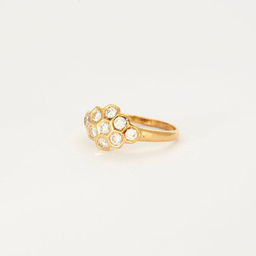 Bague 50 Bague en or jaune nid d'abeille sertis de diamants 58 Facettes GS3