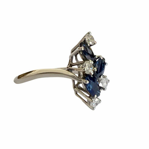 Bague 51.5 Bague Art Déco 1945 en or blanc avec diamants et saphirs 58 Facettes Q326B(965)