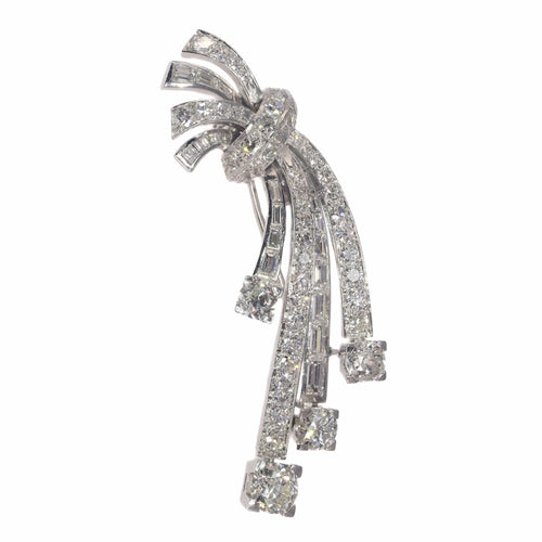 Broche Élégance intemporelle : platine et diamants des années 1950 58 Facettes 21348-0038