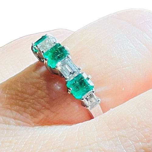 Bague 53 Bague Demi-alliance émeraudes et diamants , Or Blanc 18 Carat 58 Facettes 7822 A