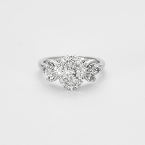 Bague 54 Bague or gris et diamants à décor de feuillages 58 Facettes LJ5