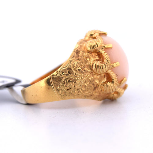 Bague 53 Bague en or jaune et corail rose des années 1950 58 Facettes