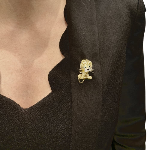 Boucles d'oreilles Clip Van Cleef & Arpels, "Lion Ebouriffé", deux ors, diamants, émeraudes, émail. 58 Facettes 35142