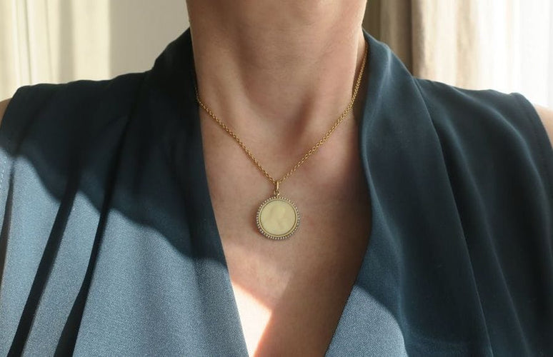 Pendentif Médaille pendentif Art Nouveau Vierge à l’enfant os perles fines 58 Facettes