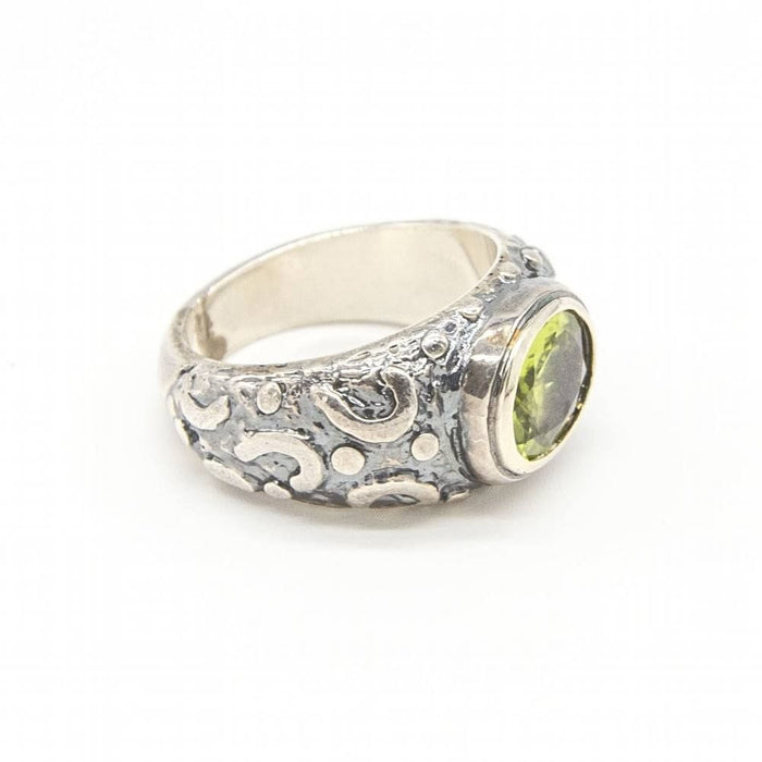 Ring aus Gold, Silber und Peridot