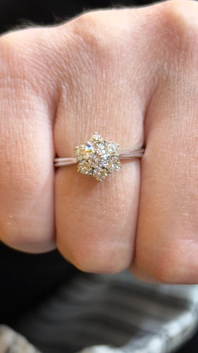 Bague 56 Bague marguerite en or blanc 18 carats et diamants 58 Facettes